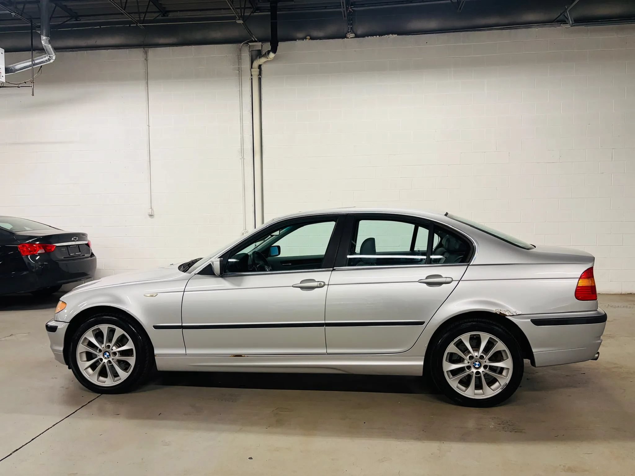 Used 2003 BMW 330xi Sedan AWD/4WD image 5
