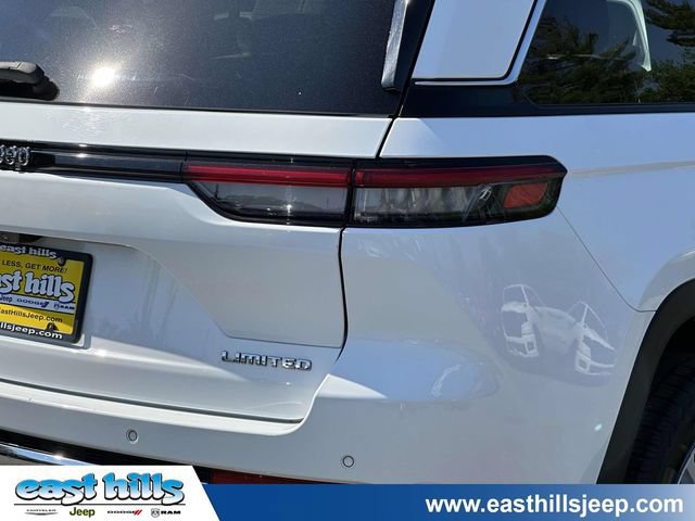 Used 2023 Jeep Grand Cherokee Limited AWD/4WD image 11