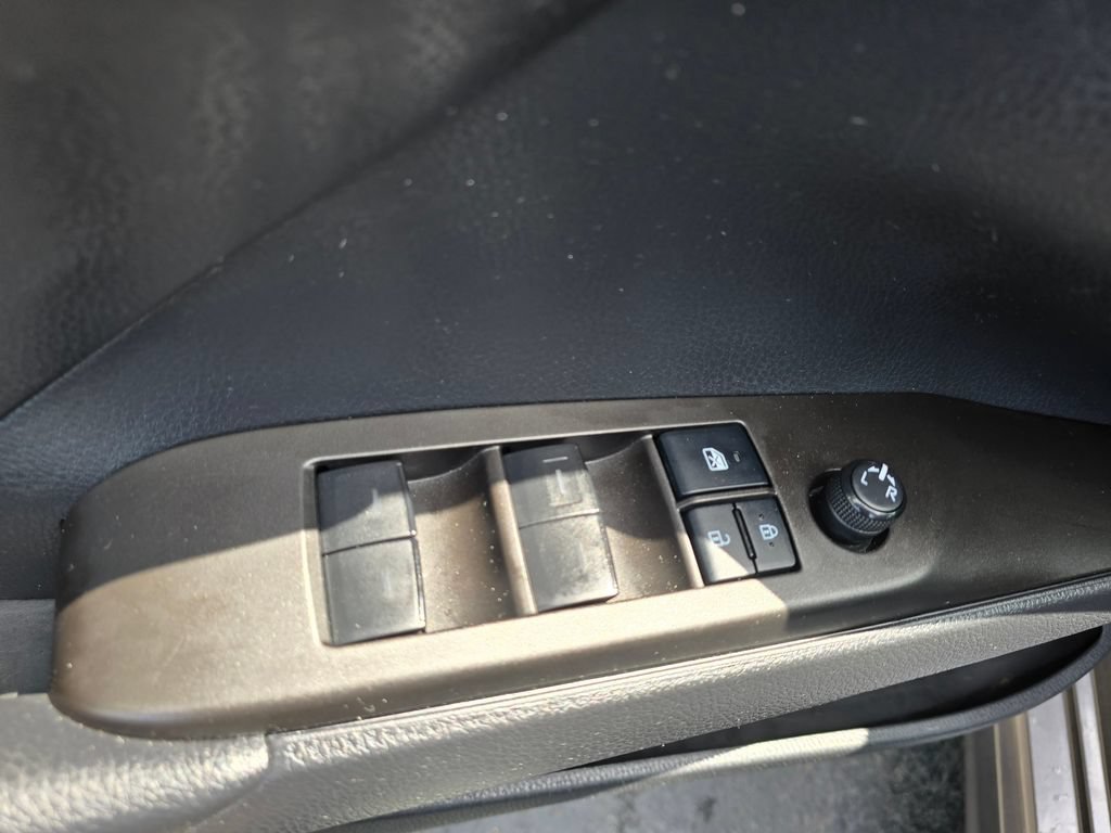 Used 2022 Toyota Camry SE w/ Cold Weather Package AWD/4WD image 17