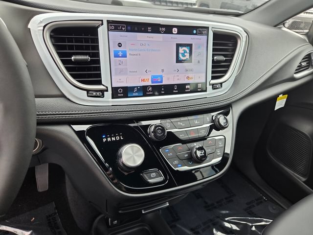 New 2027 Chrysler Pacifica Select FWD image 21