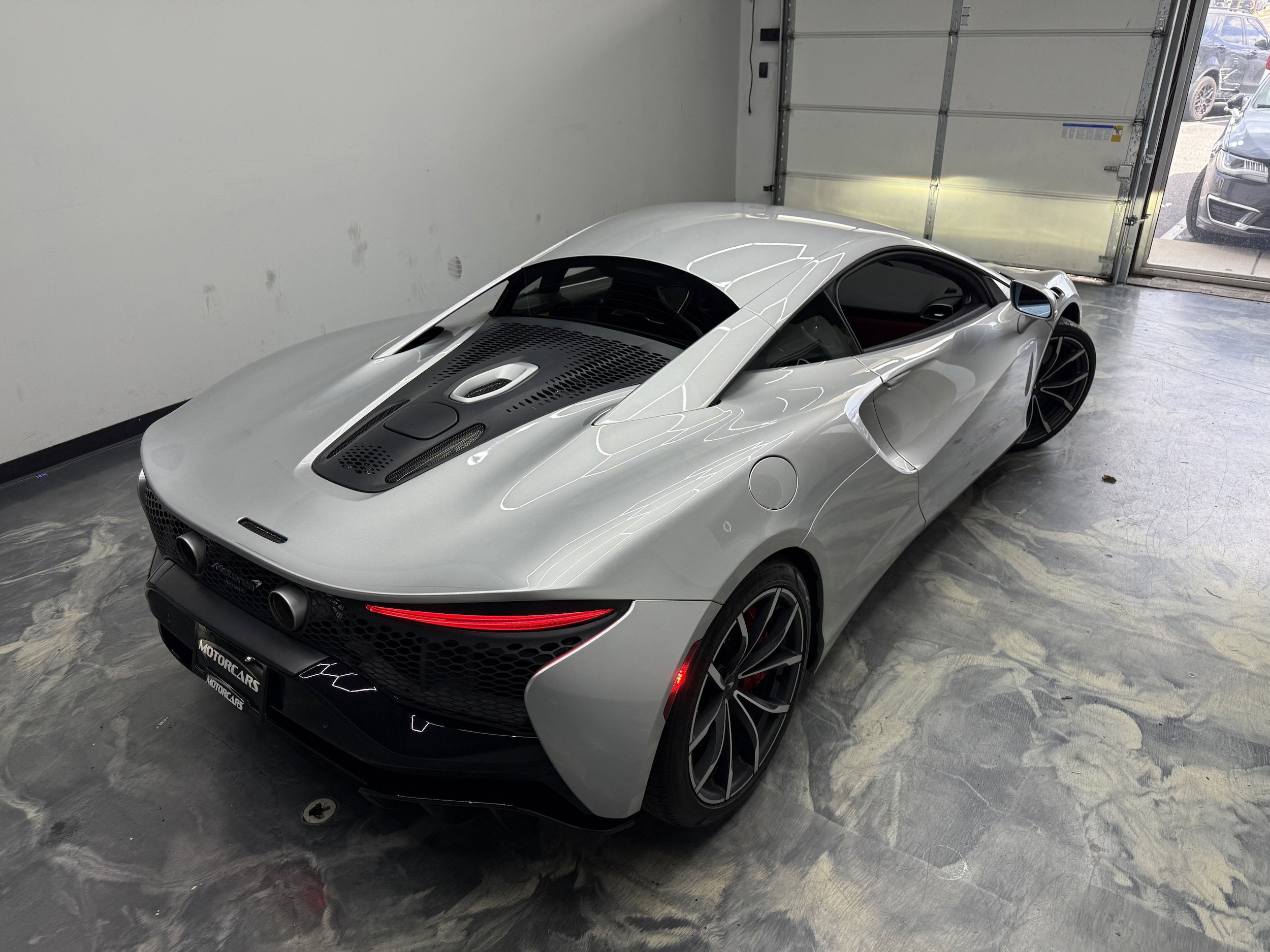 Used 2023 McLaren Artura RWD image 7