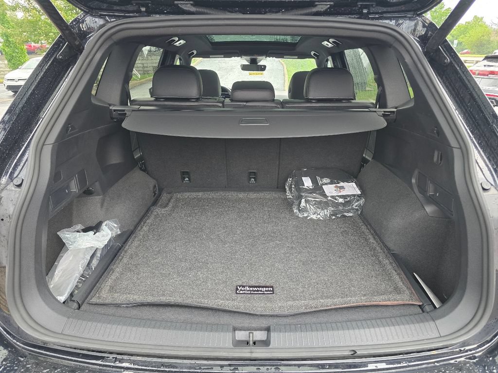 Used 2024 Volkswagen Tiguan SEL R-Line AWD/4WD image 28