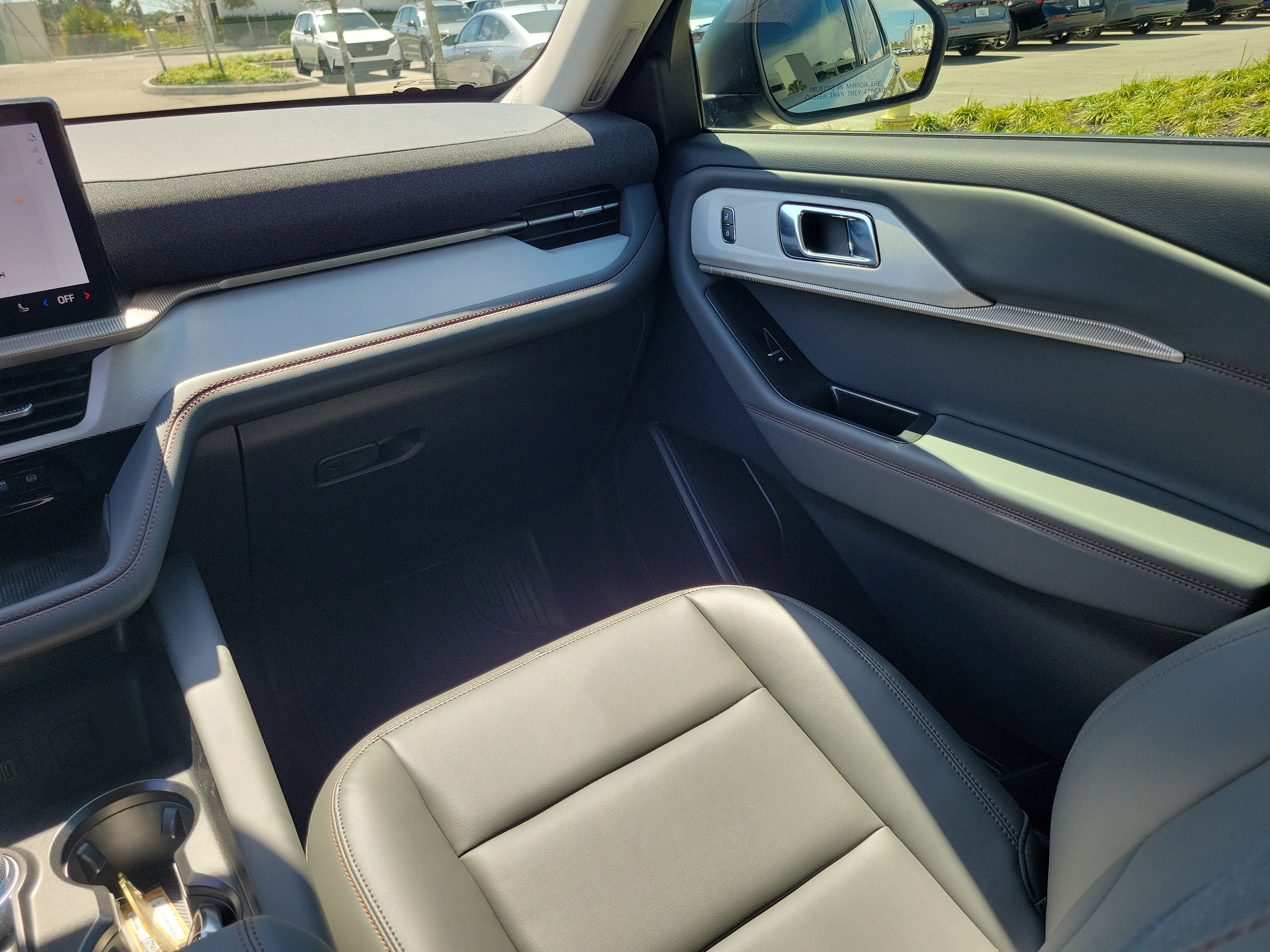 Used 2026 Ford Explorer Active w/ Active Comfort Package image 19