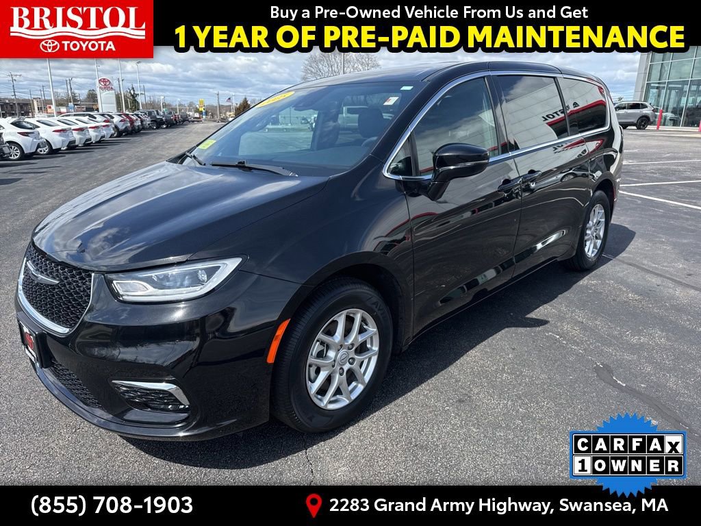 Used 2025 Chrysler Pacifica Select image 2