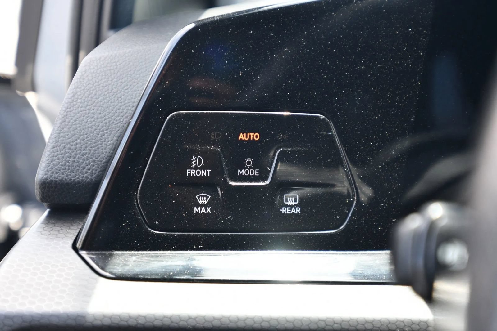Used 2022 Volkswagen GTI SE FWD image 21