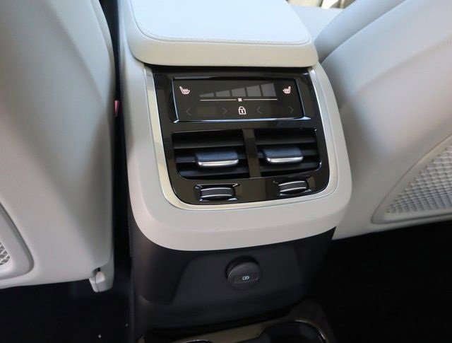 New 2024 Volvo XC90 T8 Ultimate w/ Protection Package Premier image 22