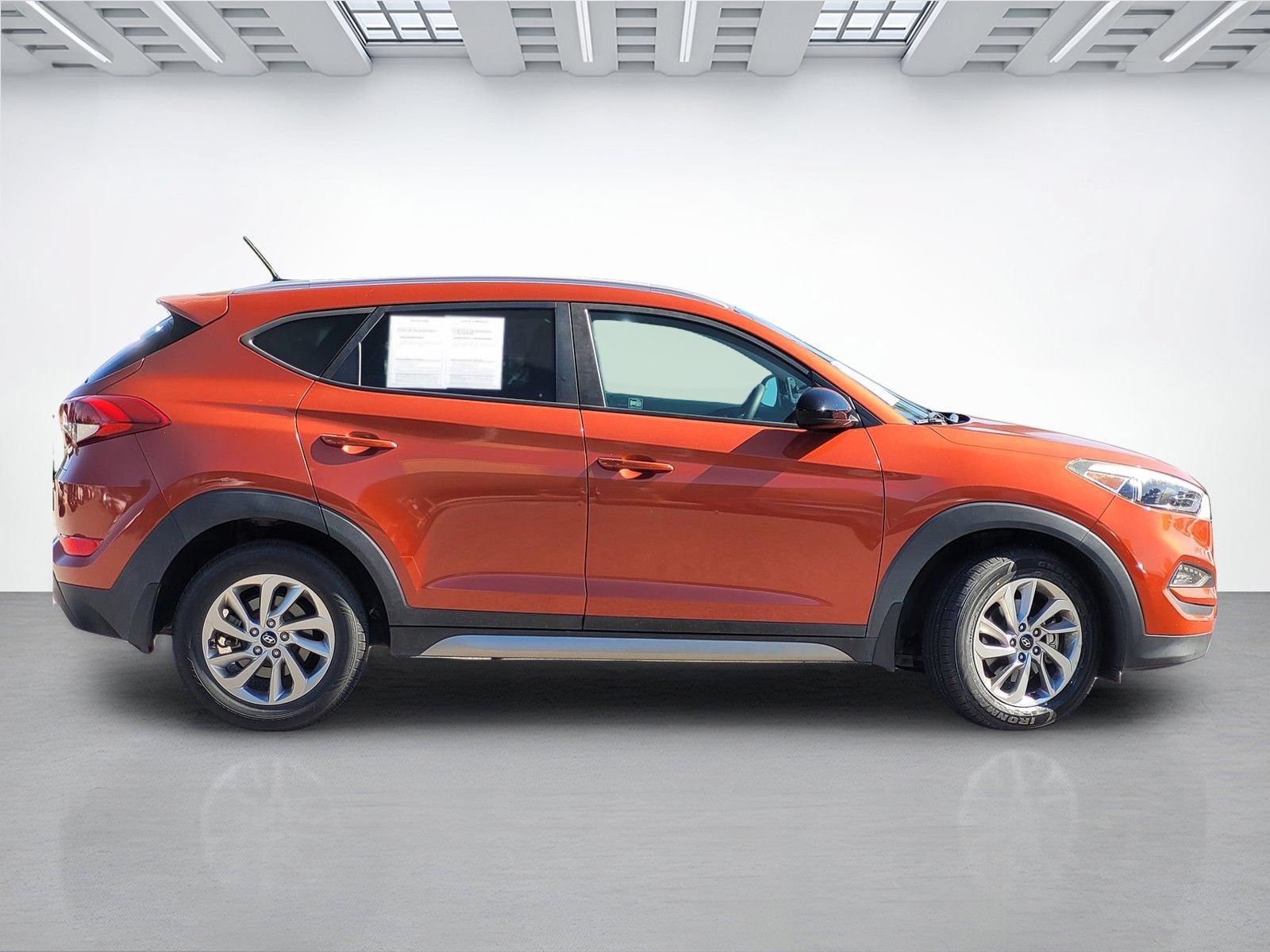 Used 2017 Hyundai Tucson SE w/ SE Popular Package 02 FWD image 3