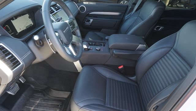 Used 2024 Land Rover Discovery Dynamic SE AWD/4WD image 10