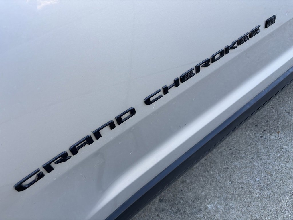 Used 2024 Jeep Grand Cherokee Altitude image 9