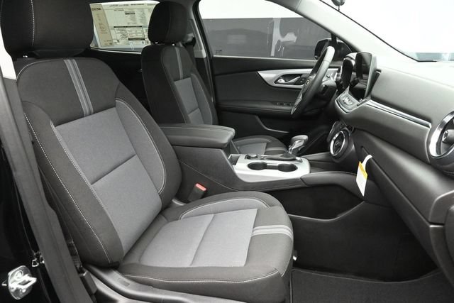 New 2026 Chevrolet Blazer LT w/ Midnight/Sport Edition FWD image 27