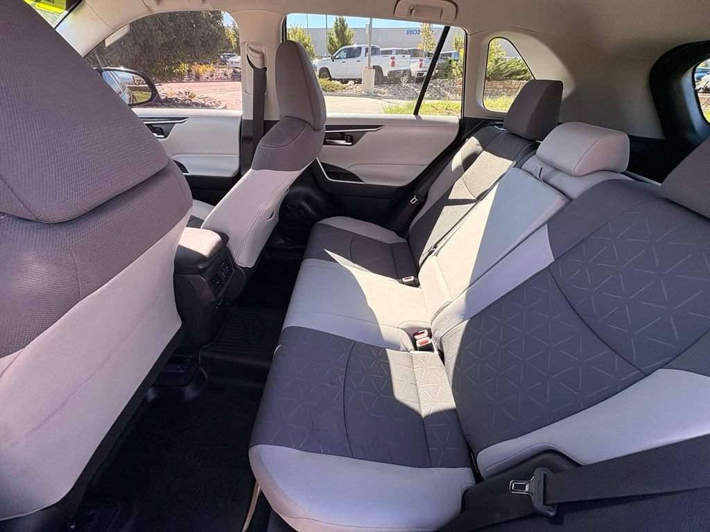 Used 2025 Toyota RAV4 XLE AWD/4WD image 28