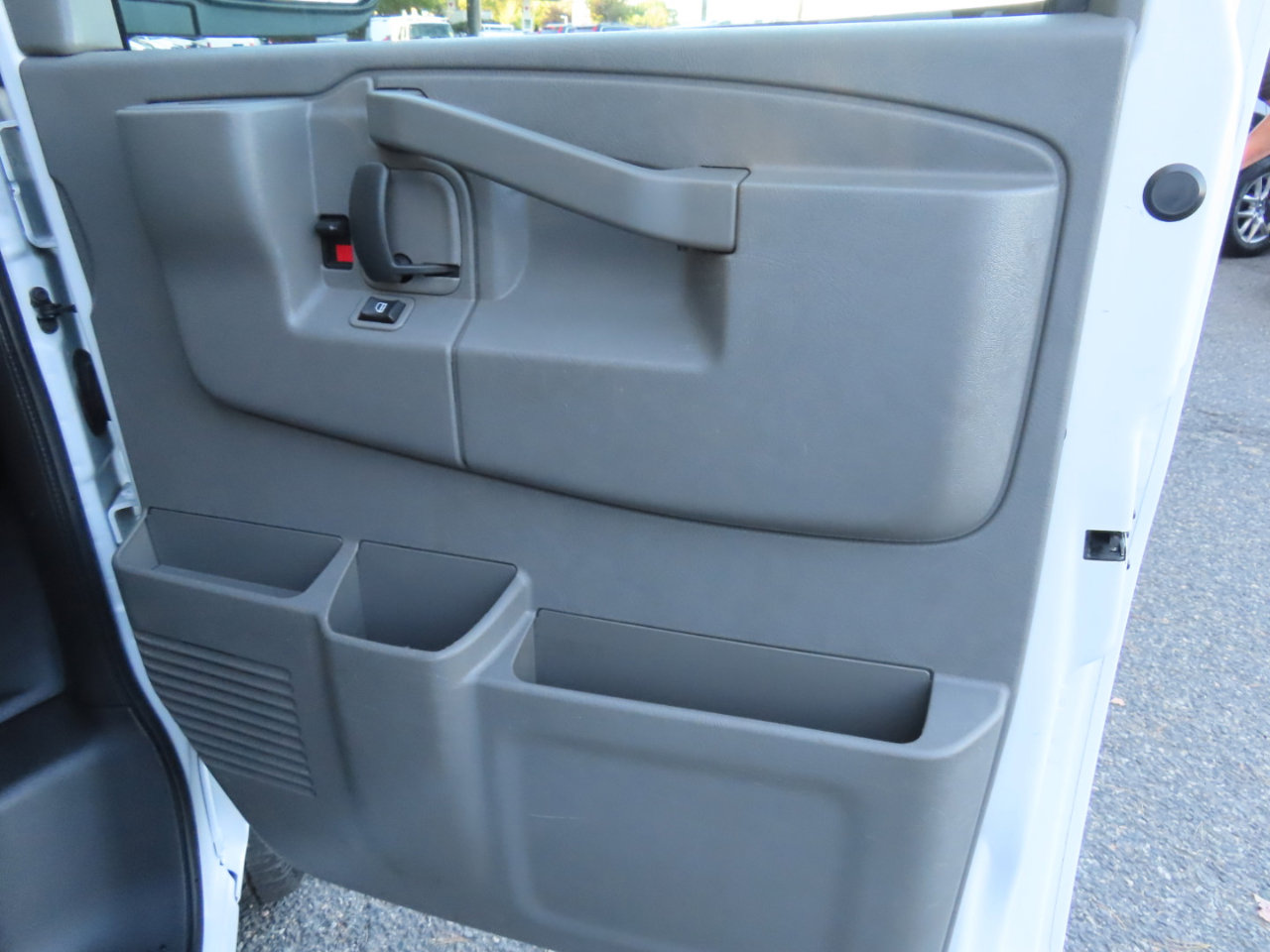 Used 2019 Chevrolet Express 3500 w/ Driver Convenience Package image 17
