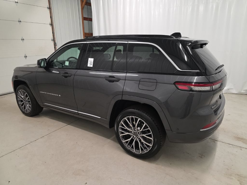 New 2026 Jeep Grand Cherokee Summit AWD/4WD image 3