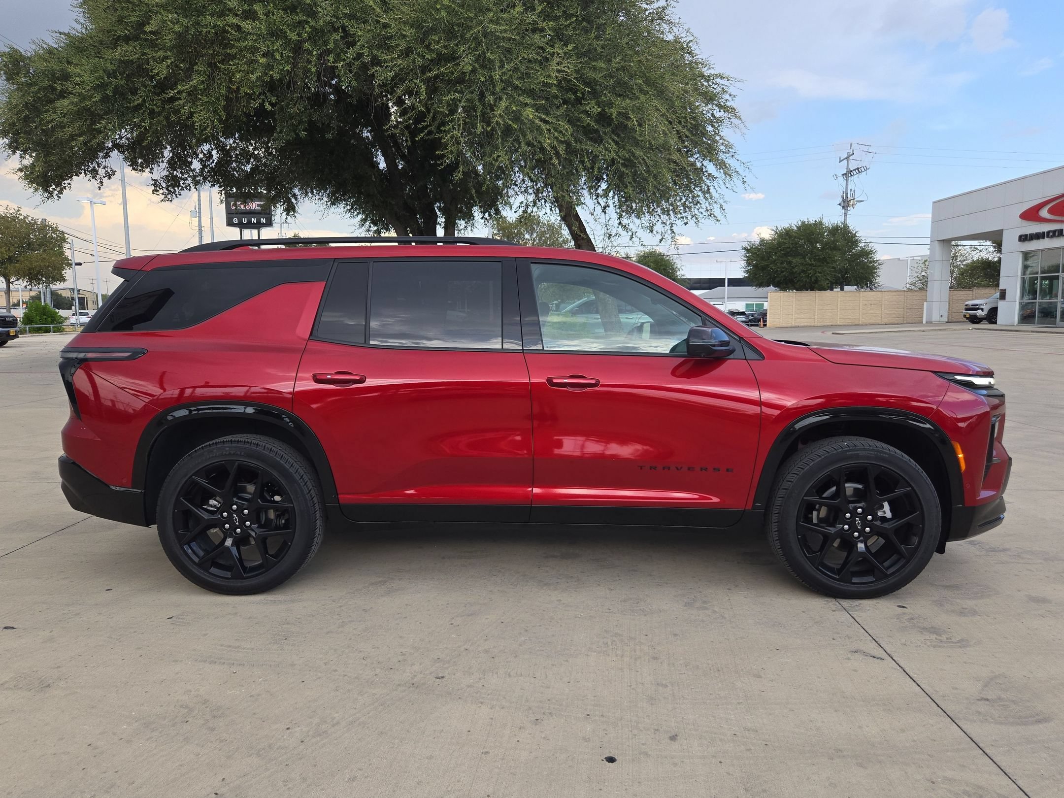 Certified 2025 Chevrolet Traverse RS w/ LPO, Floor Liner Package AWD/4WD image 2
