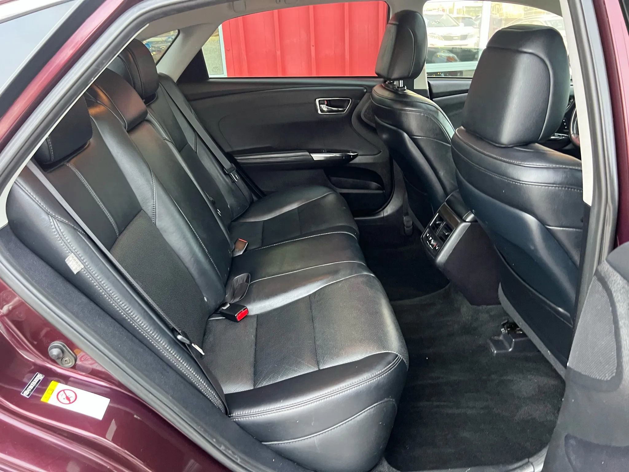 Used 2018 Toyota Avalon Limited image 16