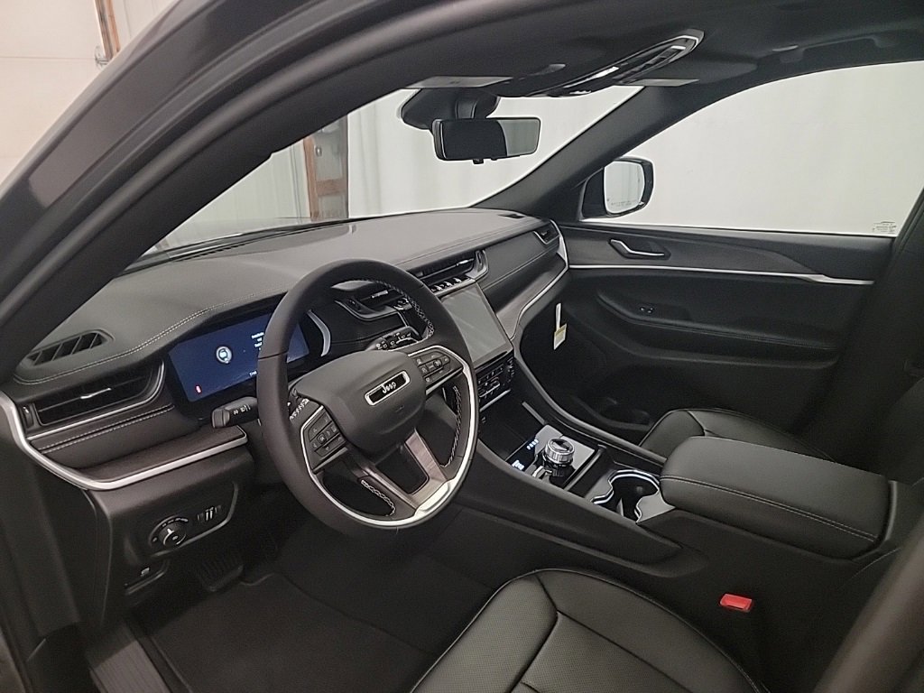 New 2025 Jeep Grand Cherokee L Limited w/ Luxury Tech Group II image 15