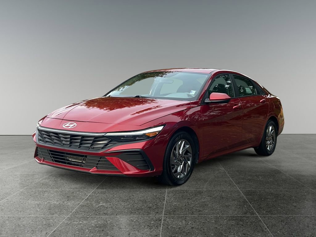 Used 2024 Hyundai Elantra SEL image 3