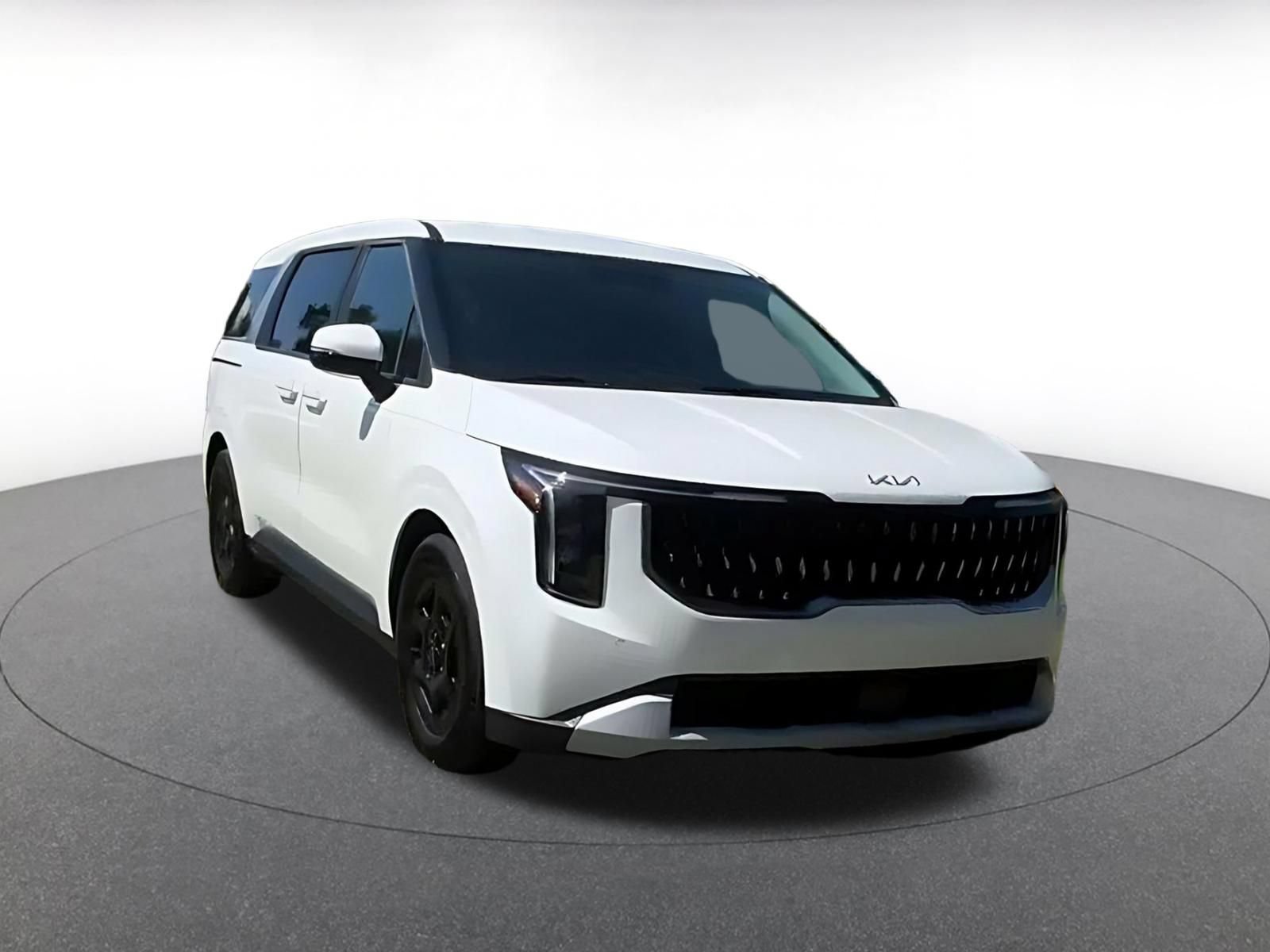Used 2026 Kia Carnival FWD image 2