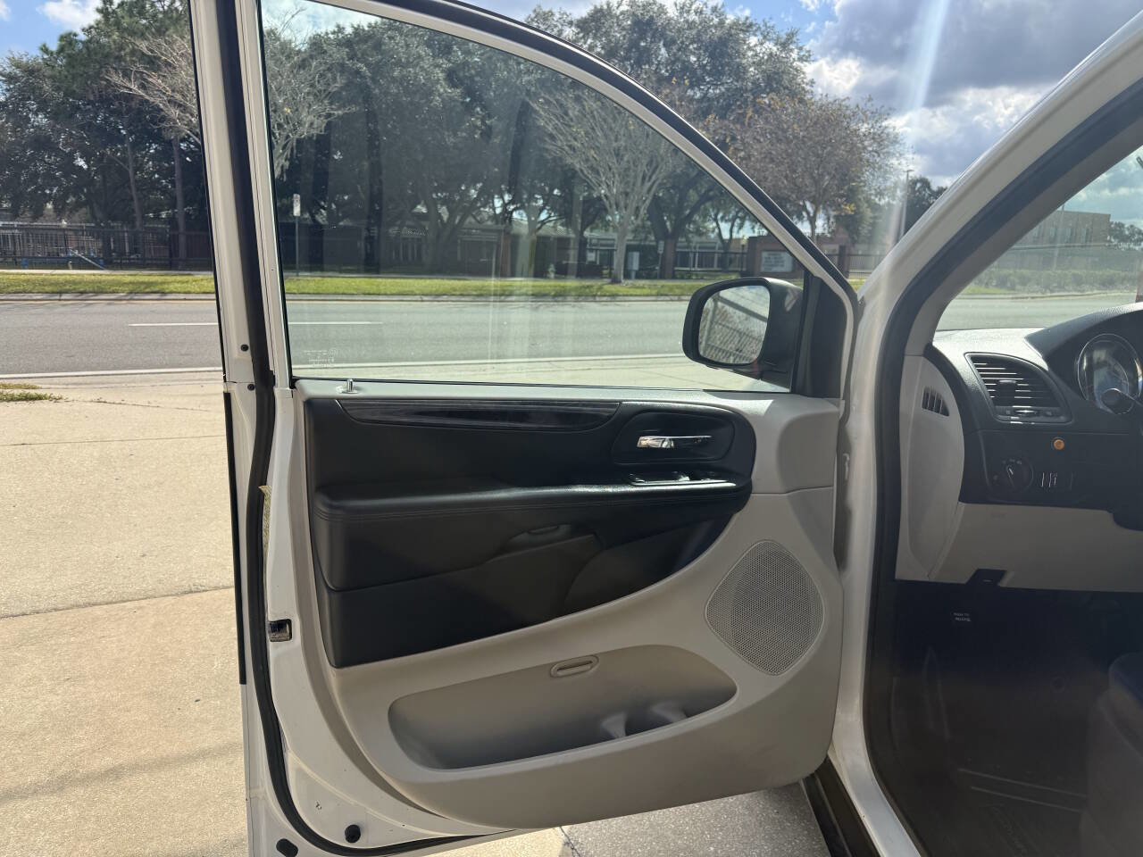 Used 2013 RAM C/V Tradesman image 9