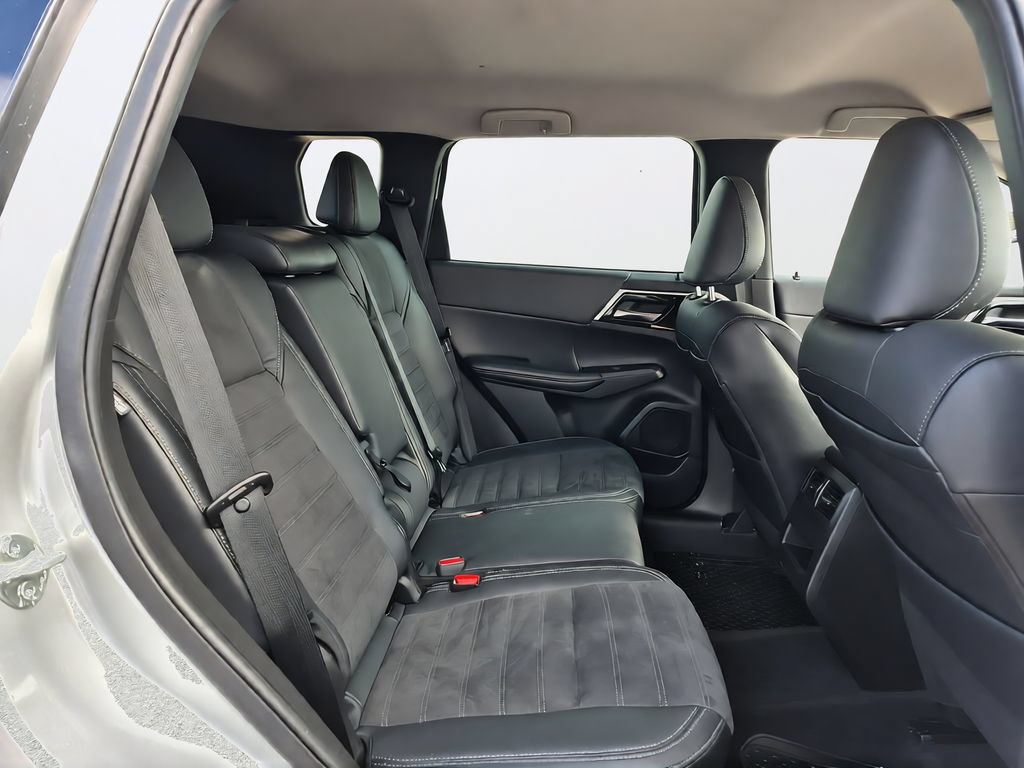 Used 2023 Mitsubishi Outlander SE FWD image 26