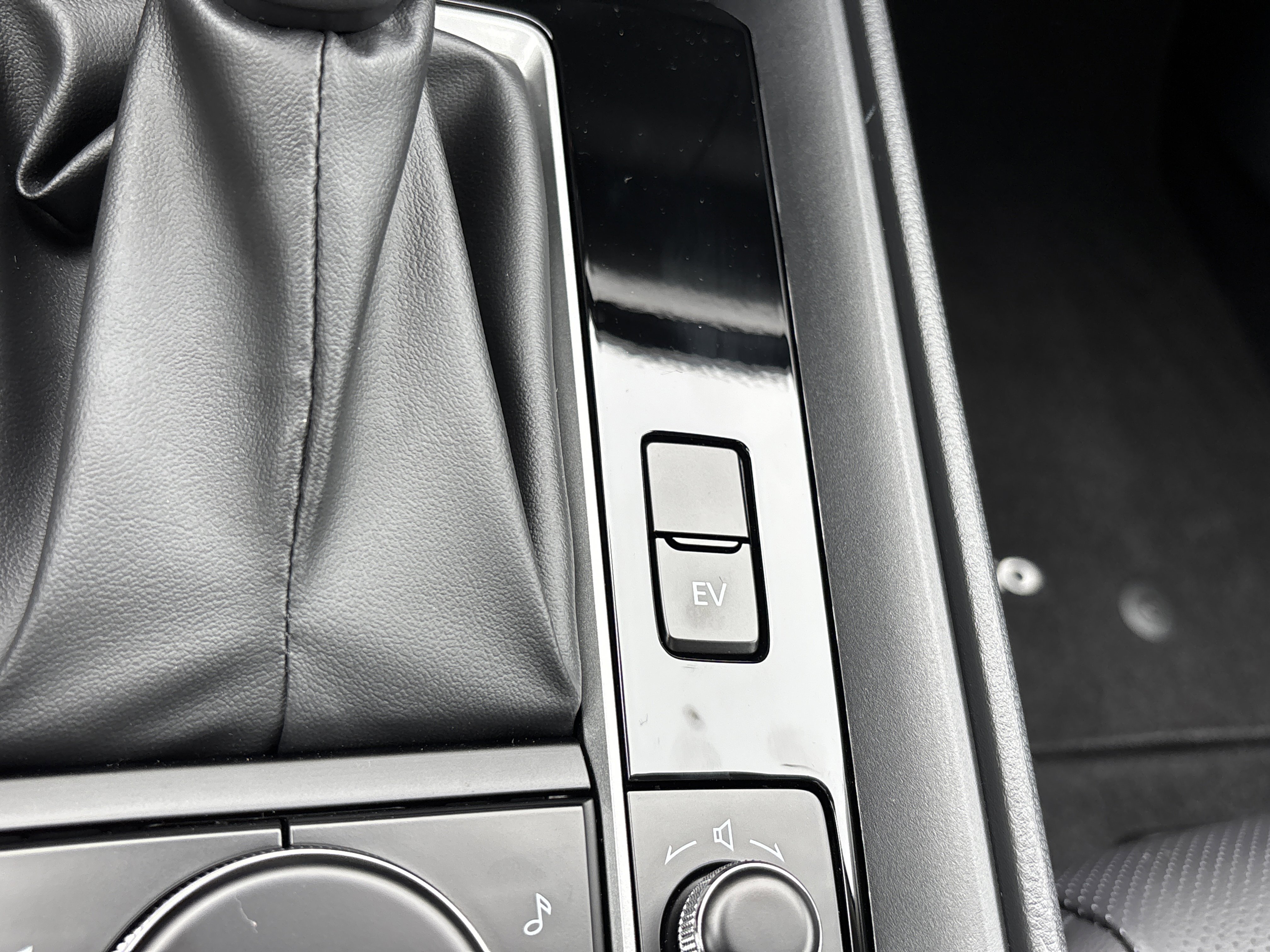 New 2026 MAZDA CX-50 AWD 2.5 Hybrid w/ Cargo Package image 42