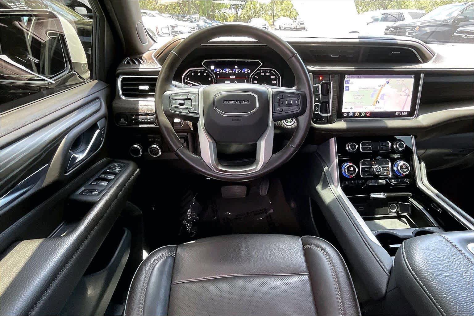 Used 2021 GMC Yukon Denali w/ Denali Premium Package RWD image 6