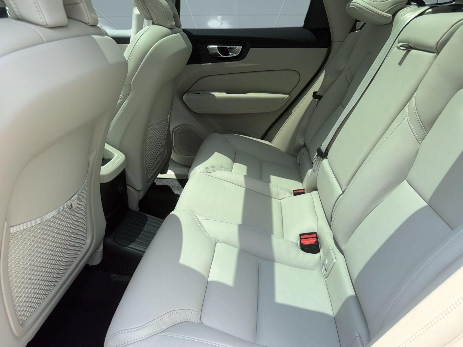 New 2026 Volvo XC60 T8 Ultra w/ Protection Package Premier AWD/4WD image 23