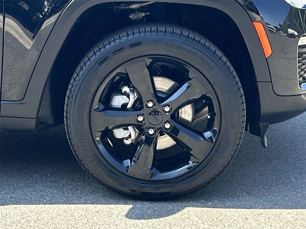 Used 2025 Jeep Grand Cherokee Limited w/ Black Appearance Package image 36