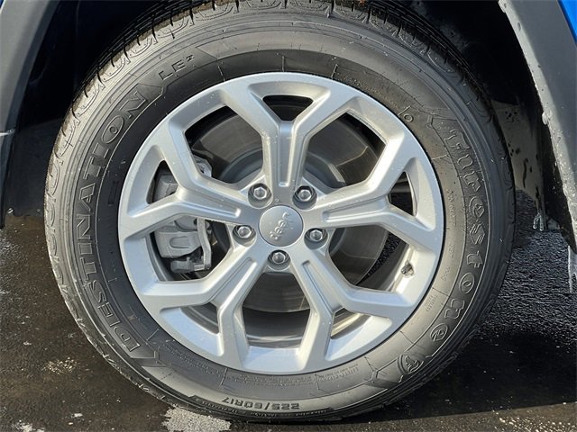 Certified 2024 Jeep Compass Latitude w/ Convenience Group image 7