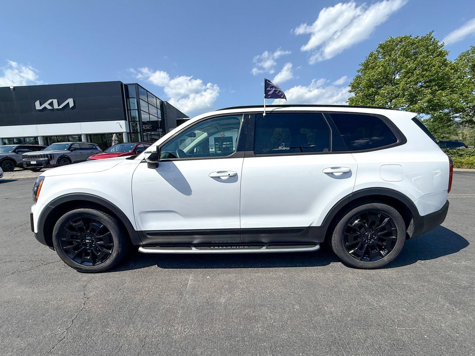 Certified 2022 Kia Telluride EX w/ EX Premium Package AWD/4WD image 10