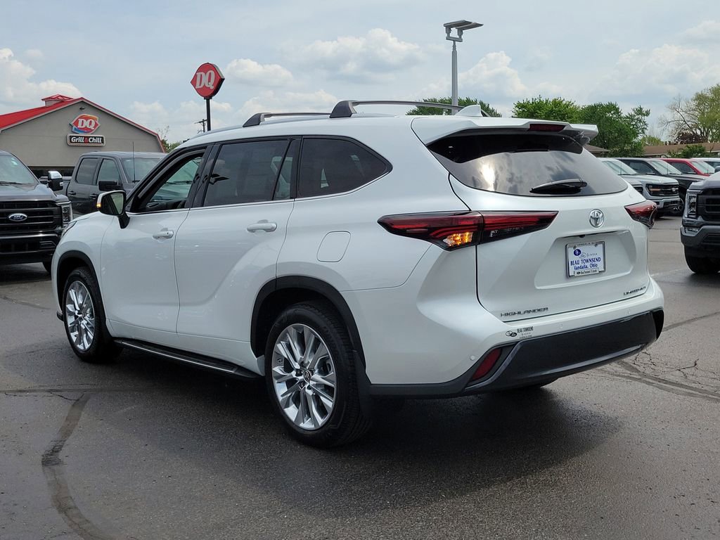 Used 2024 Toyota Highlander Limited AWD/4WD image 6