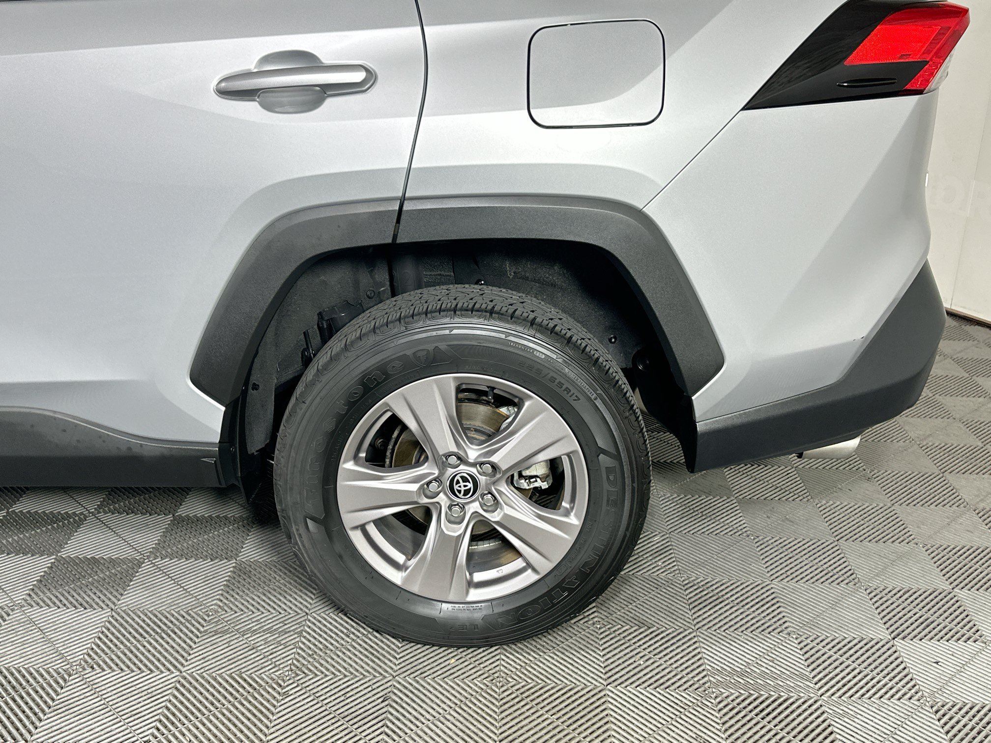 Used 2023 Toyota RAV4 XLE FWD image 11