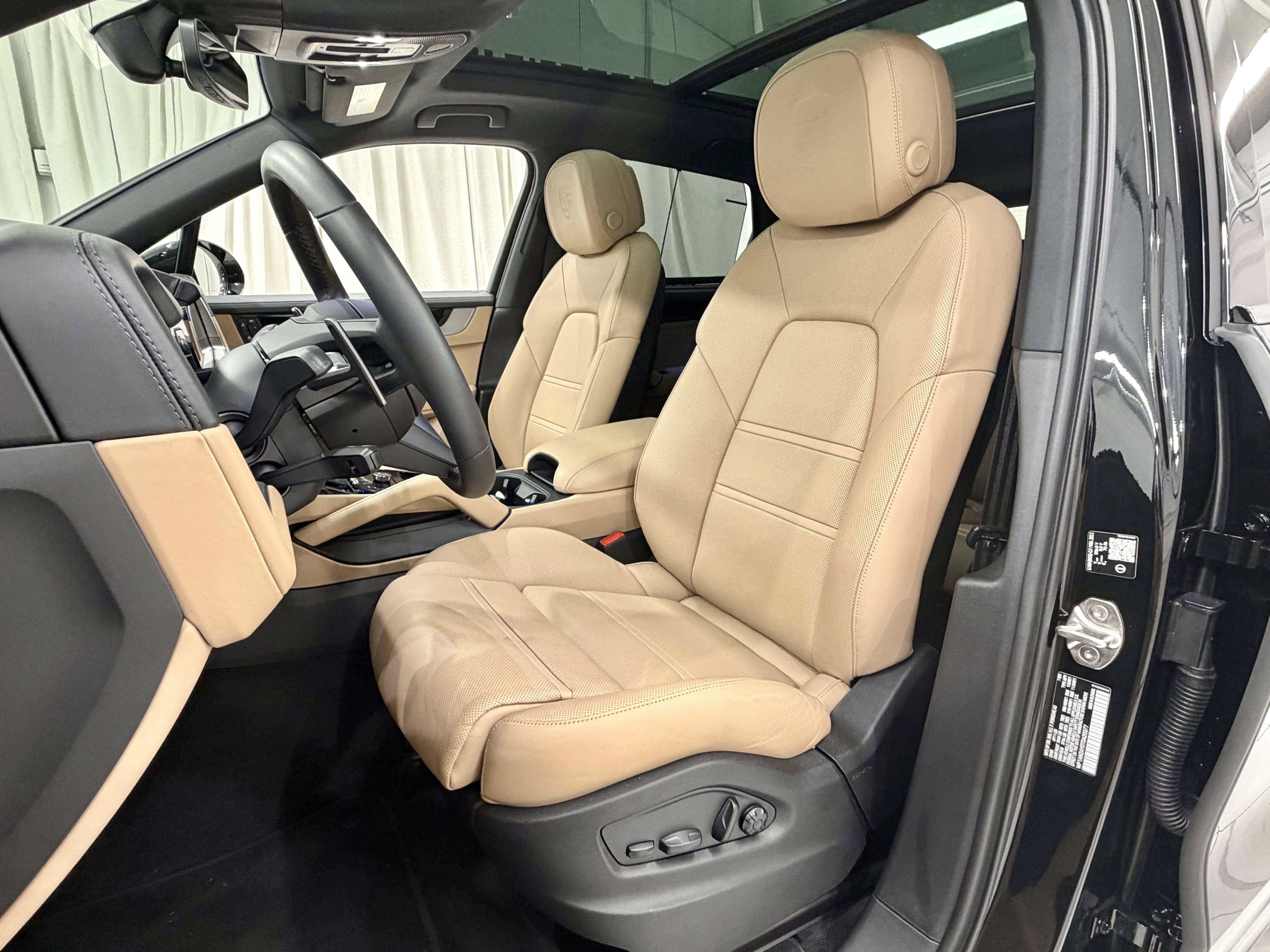 Certified 2026 Porsche Cayenne S AWD/4WD image 33