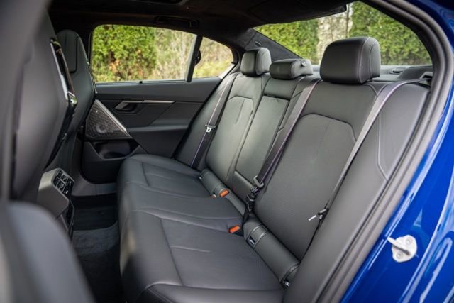 Used 2025 BMW M5 w/ Executive Package image 52