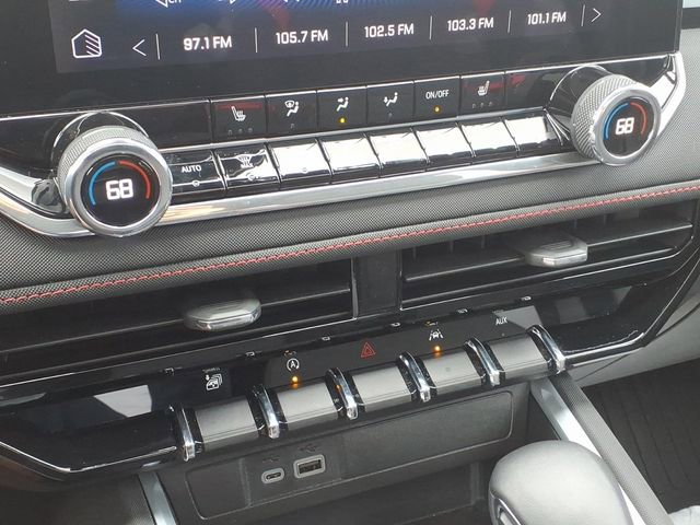 Used 2024 Chevrolet Colorado Z71 w/ Z71 Convenience Package 2 image 8