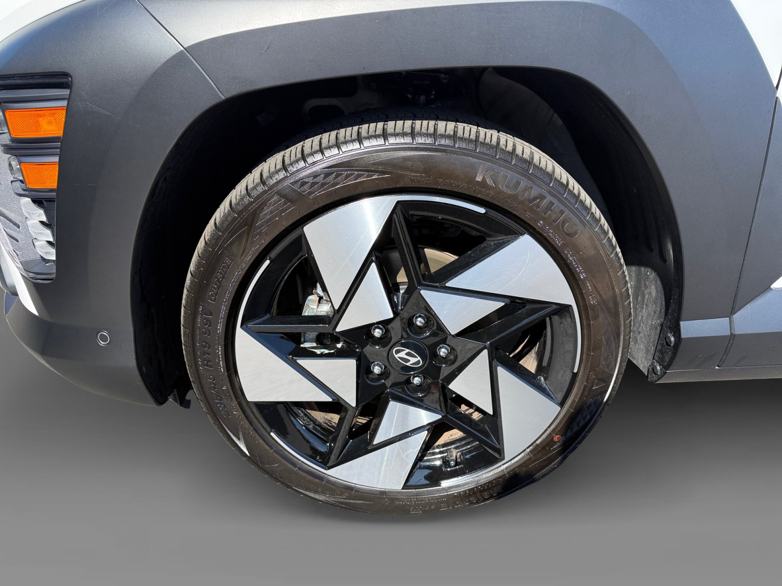 Certified 2025 Hyundai Kona Limited FWD image 9