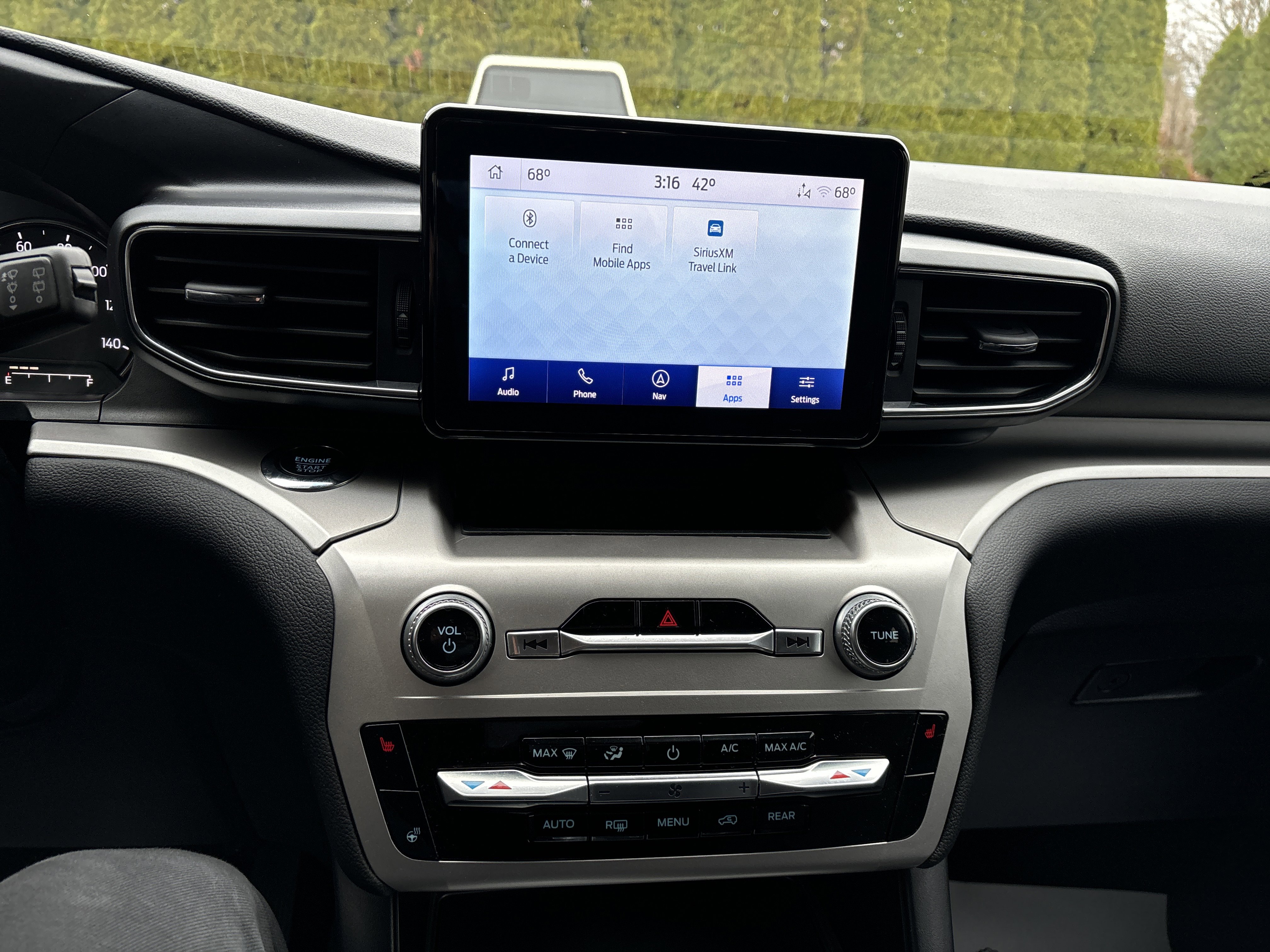 Used 2022 Ford Explorer XLT w/ Equipment Group 202A image 26