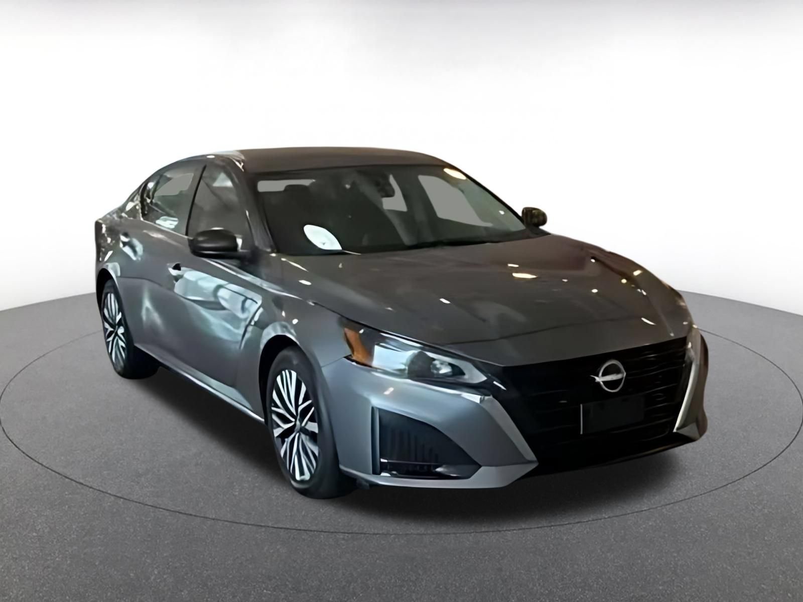 Used 2025 Nissan Altima 2.5 SV FWD image 12