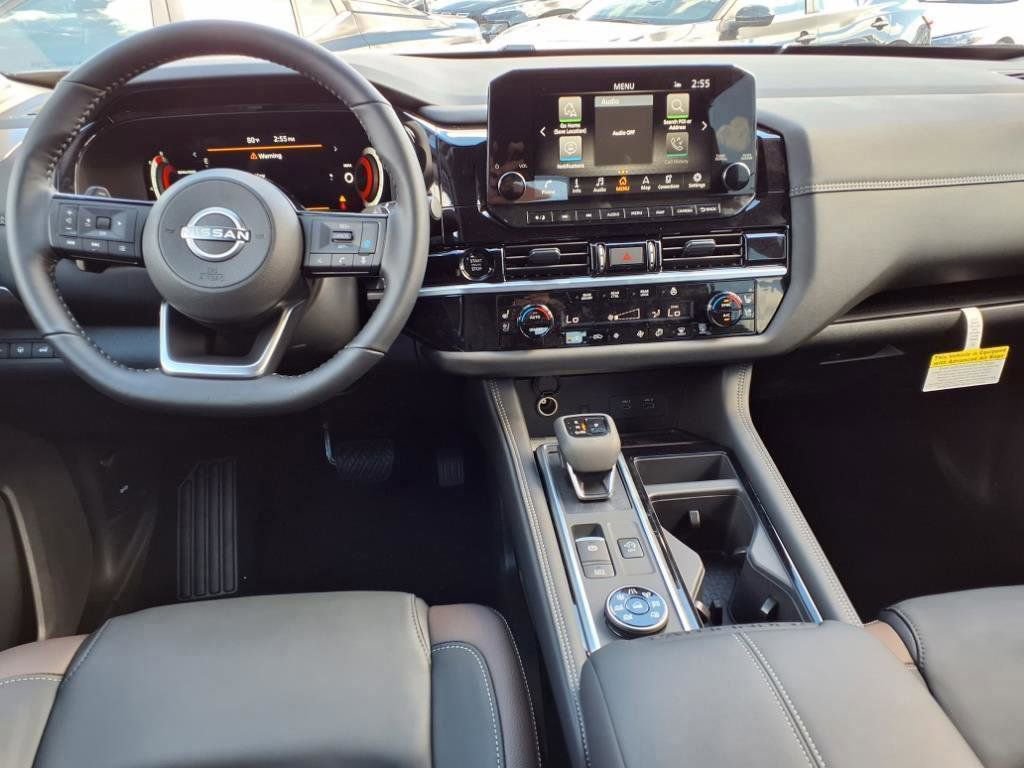 New 2025 Nissan Pathfinder Platinum w/ Black Appearance Package image 9