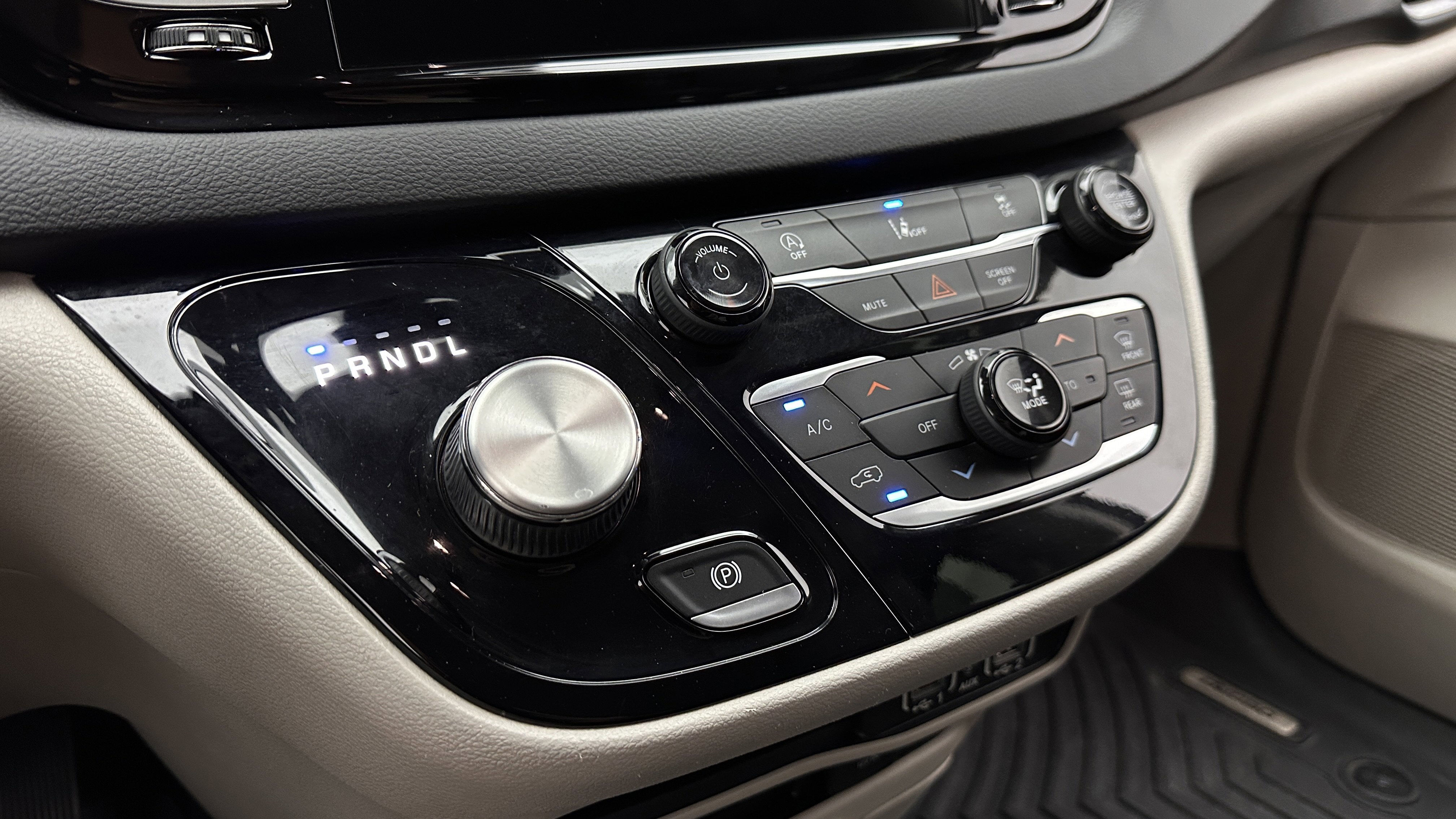 Used 2022 Chrysler Pacifica Touring-L FWD image 15