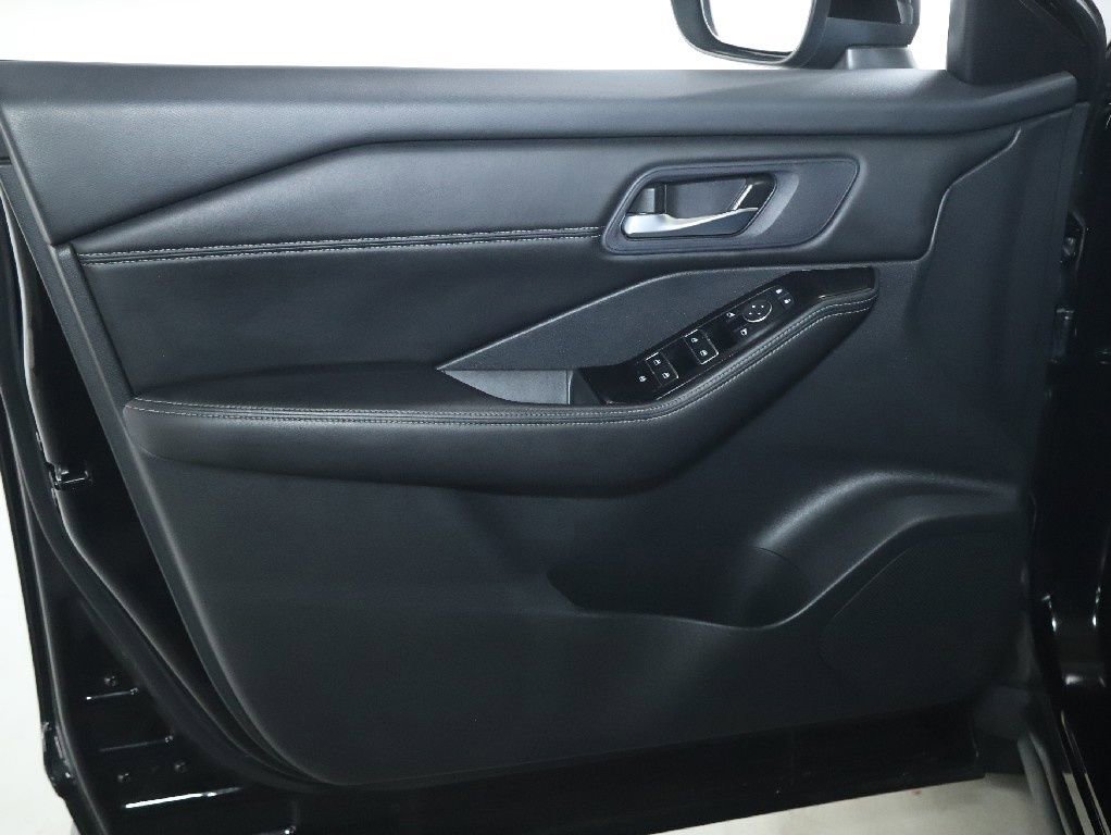 Certified 2024 Nissan Rogue SL image 17