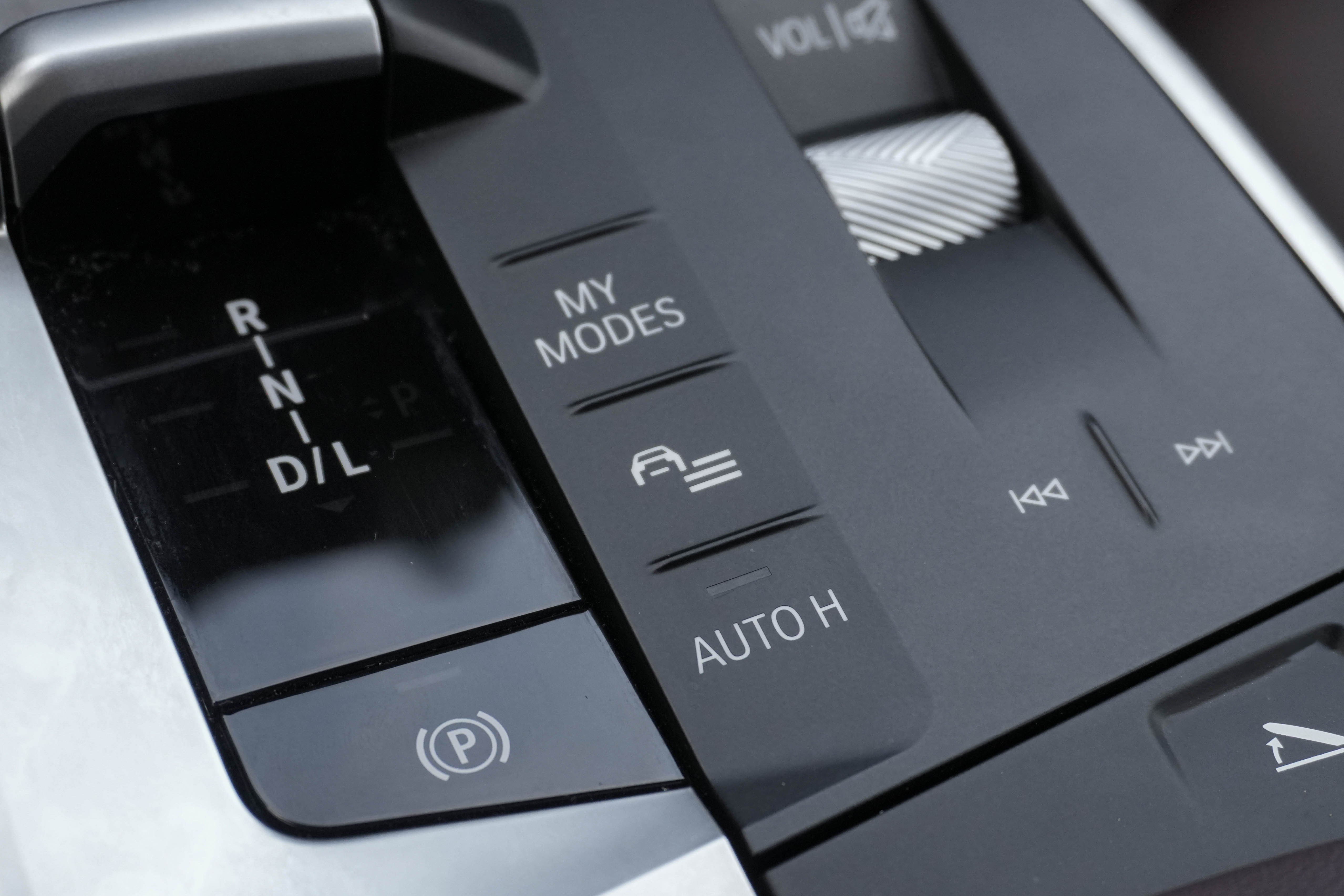 Certified 2025 BMW X2 xDrive28i image 28