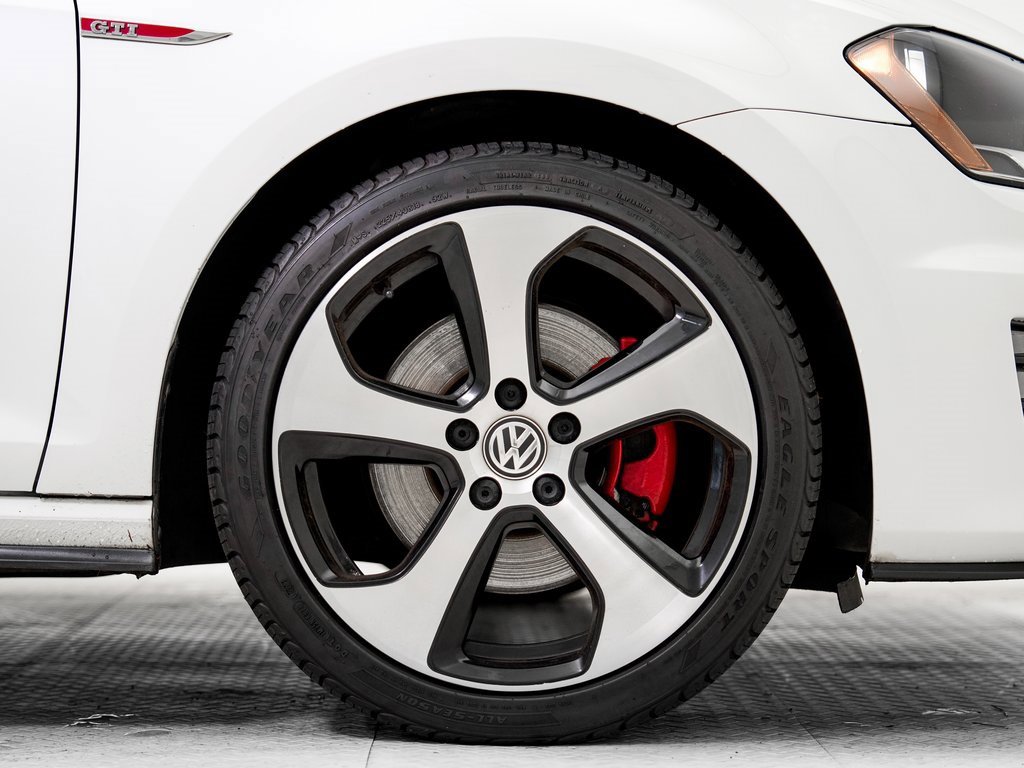 Used 2017 Volkswagen Golf S image 27