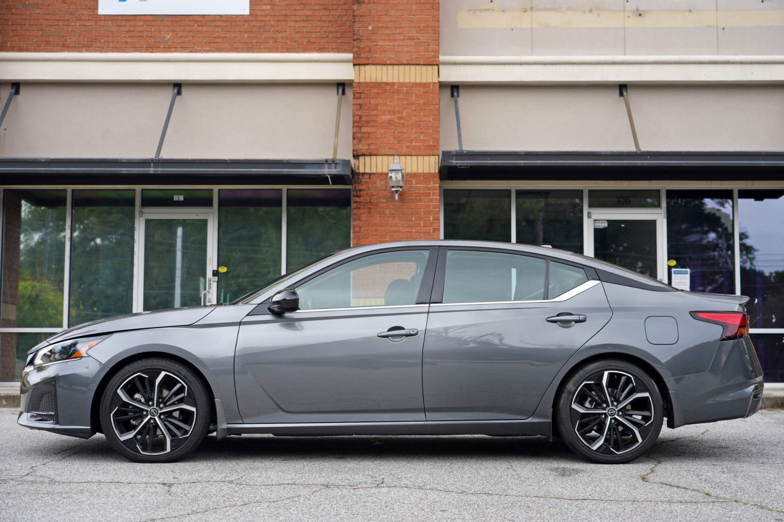 Used 2023 Nissan Altima 2.5 SR w/ SR Premium Package FWD image 8