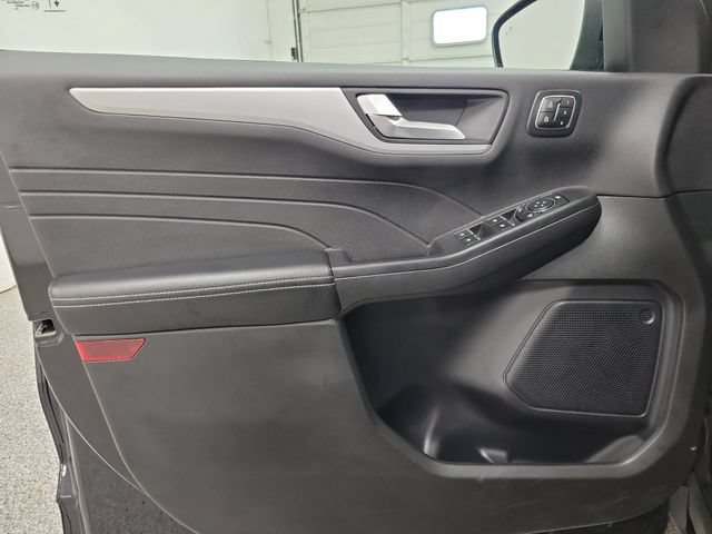 Used 2025 Ford Escape Platinum AWD/4WD image 16