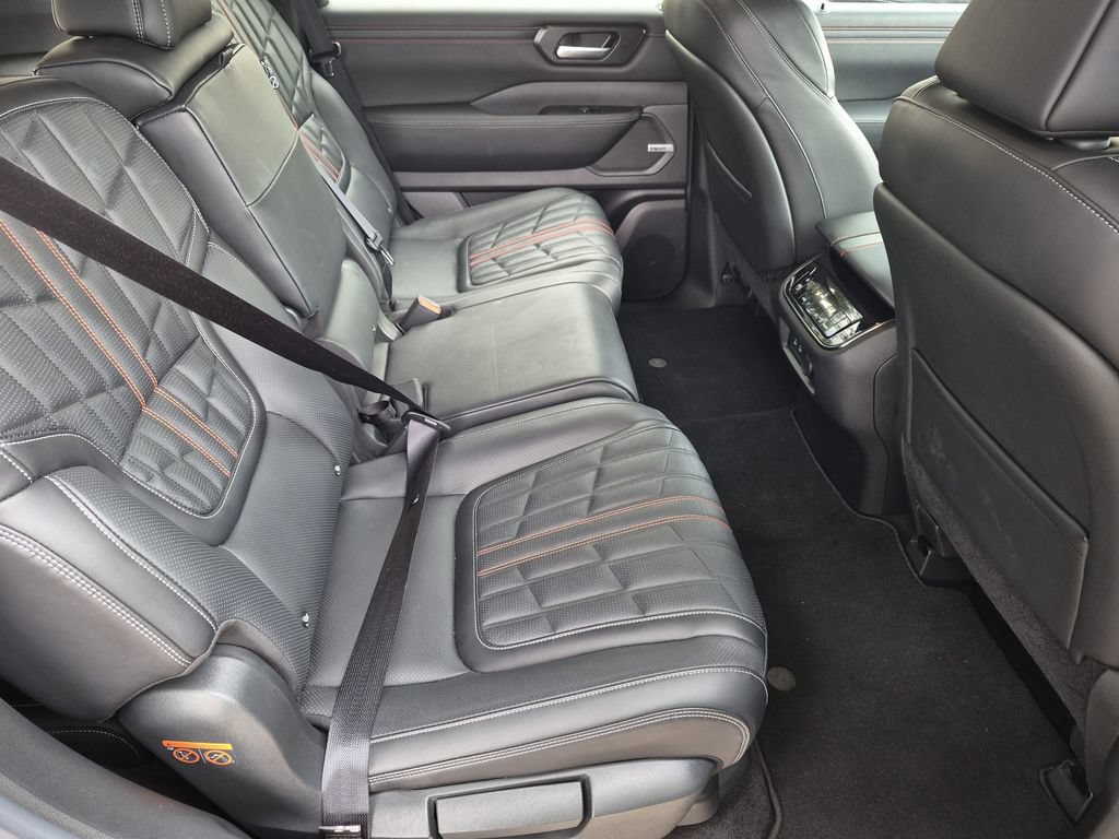 Certified 2025 Nissan Armada PRO-4X AWD/4WD image 37