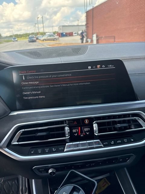 Used 2022 BMW X5 xDrive40i w/ M Sport Package AWD/4WD image 22