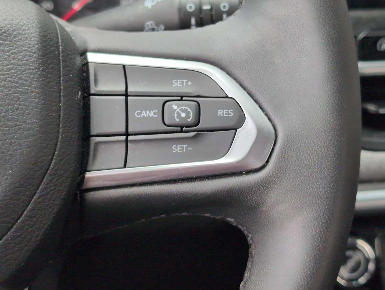 Used 2025 Jeep Compass Latitude AWD/4WD image 23