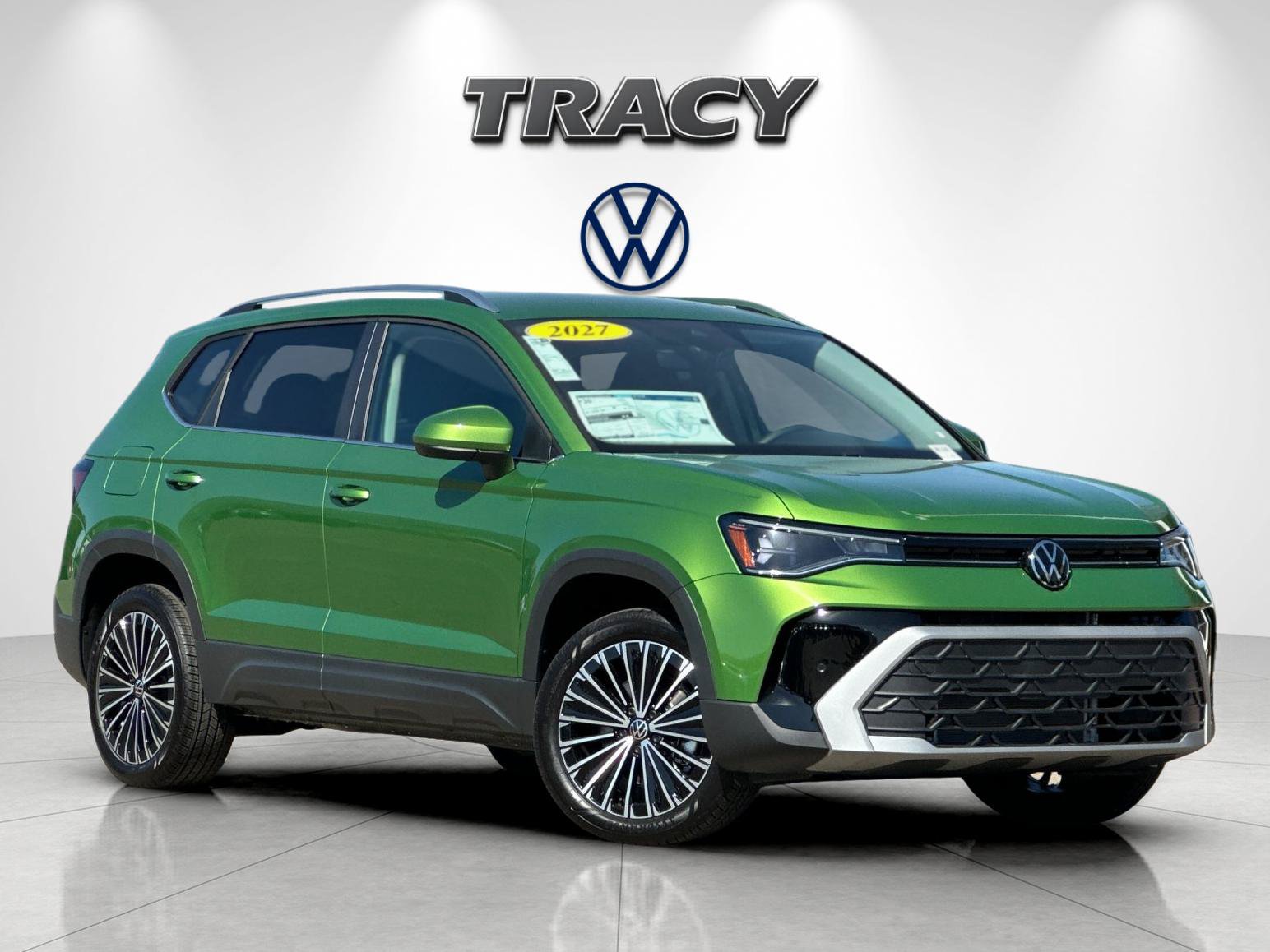 New 2027 Volkswagen Taos SE FWD image 2