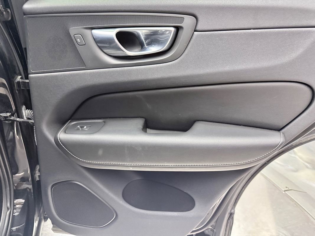 Used 2019 Volvo XC60 T6 R-Design w/ Protection Package Premier image 18